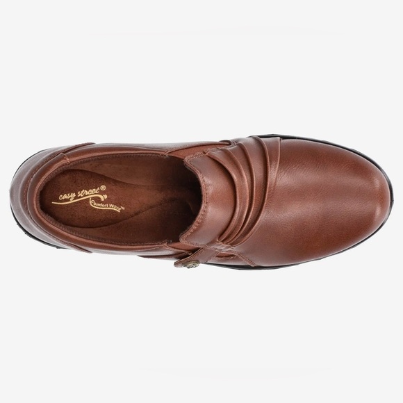 Easy Street
Ryanne - Picture 2 of 6